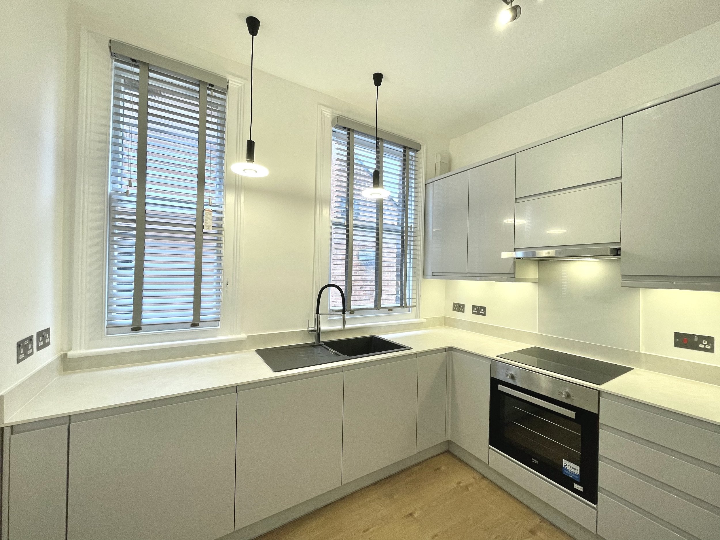 Kitchen00019R.jpg