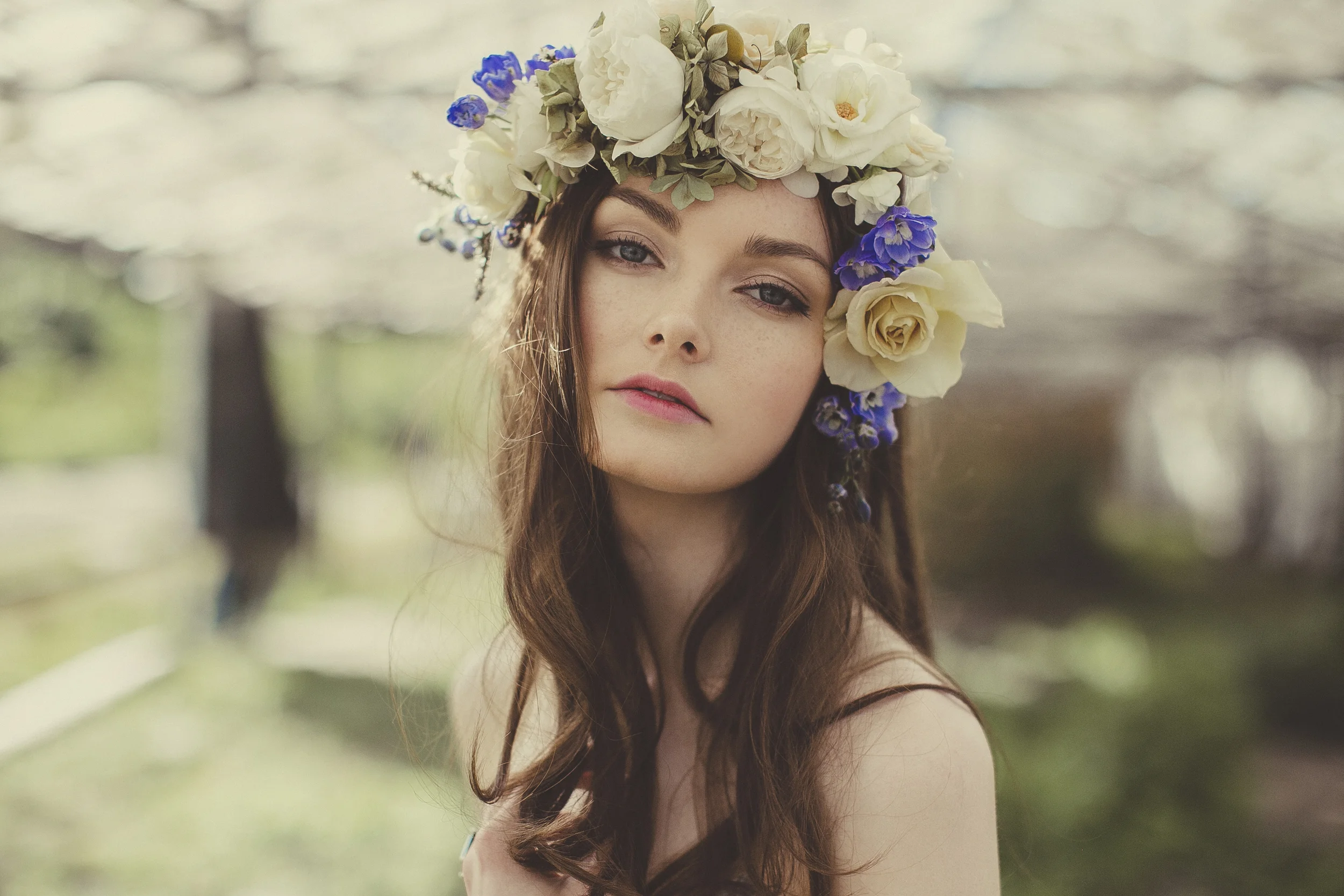 the secret garden: white magazine