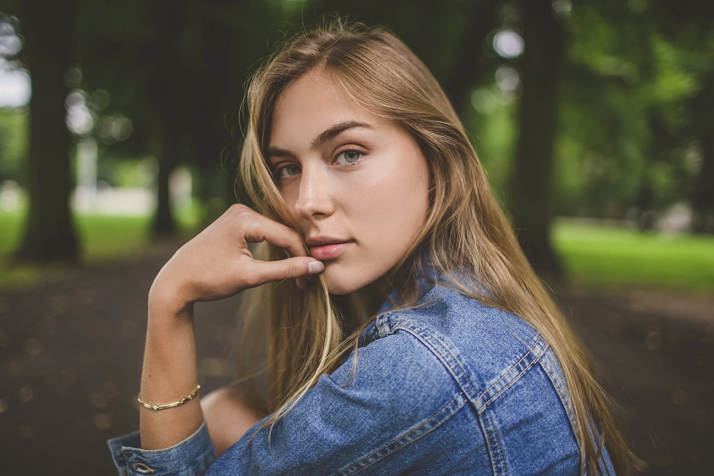 Natural Portrait Photography Ideas in a Park | Flutter
