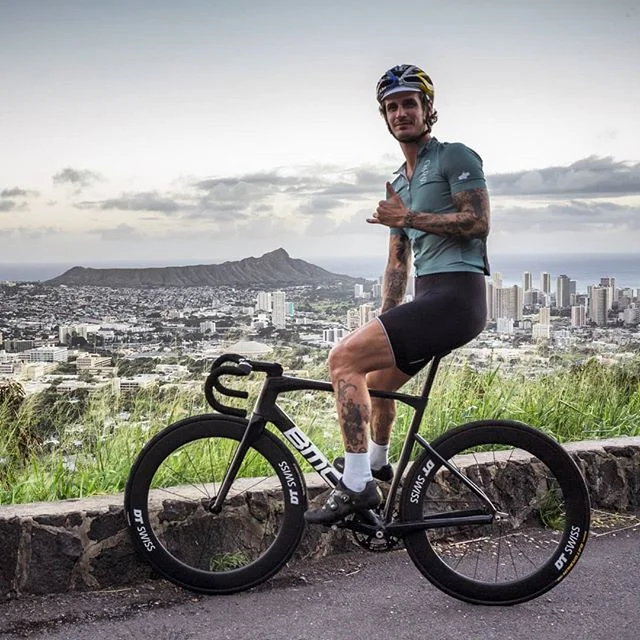 Aloha and a belated happy new year from Hawaii! Kickstarting the year on Oahu.

#trackbike
#fixedgear
#cycling 
#ride
#bikes 
#hawaii
#oahu
#instagood
#hawaiilife