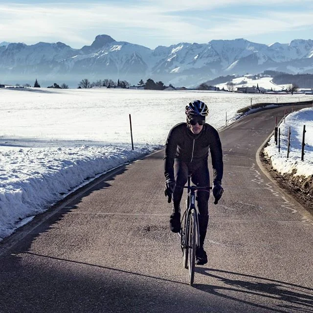 I really like getting high in the morning. Roughly 30min from the city of Bern and you find yourself looking at the most iconic rockformations of Switzerland. #eiger #m&ouml;nch #jungfrau
Thanks for joining me on my morning ride 📸 @1_in_the_gutter
?