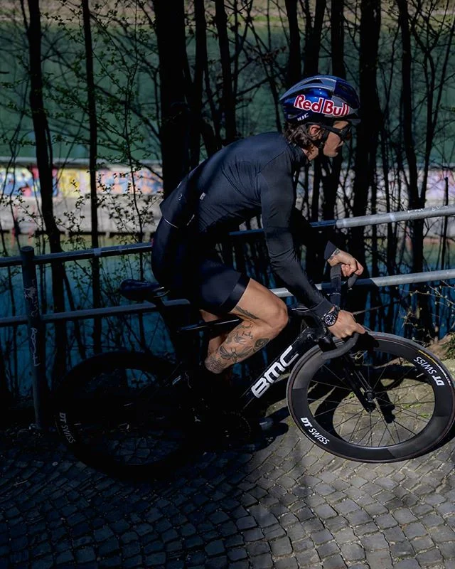 Riding my favourite cobbled climb in my hometown Bern - the poorman's Koppenberg.
.
.
.
📷 @1_in_the_gutter .
.
.
#trackbike #fixedgear #cycling #bike #ride