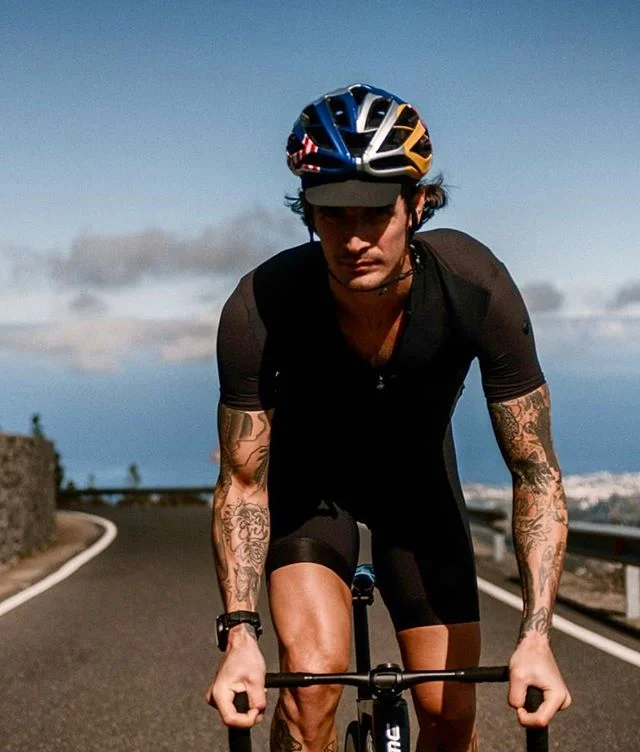 Las Palmas (sea level) direction Pico de las Nieves (2000m/6400ft)
40km from the city to the mountain top.
.
.
.
📷 @pedroglezpht .
.
.
#trackbike #fixedgear #cycling #bike #ride #mountains #roads #nature #flashbacksunday