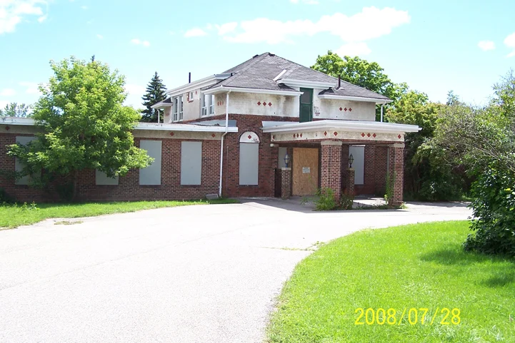 The infirmary, boarded up in 2008. Photo: Don Heald.