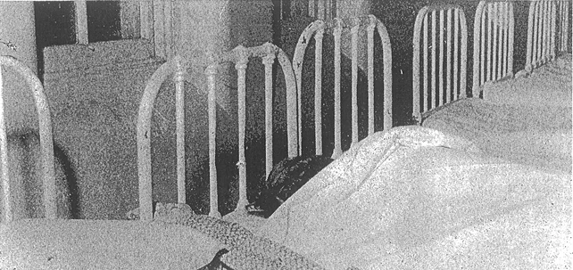 Cots in a crowded ward. Photo courtesy Archives of Ontario.