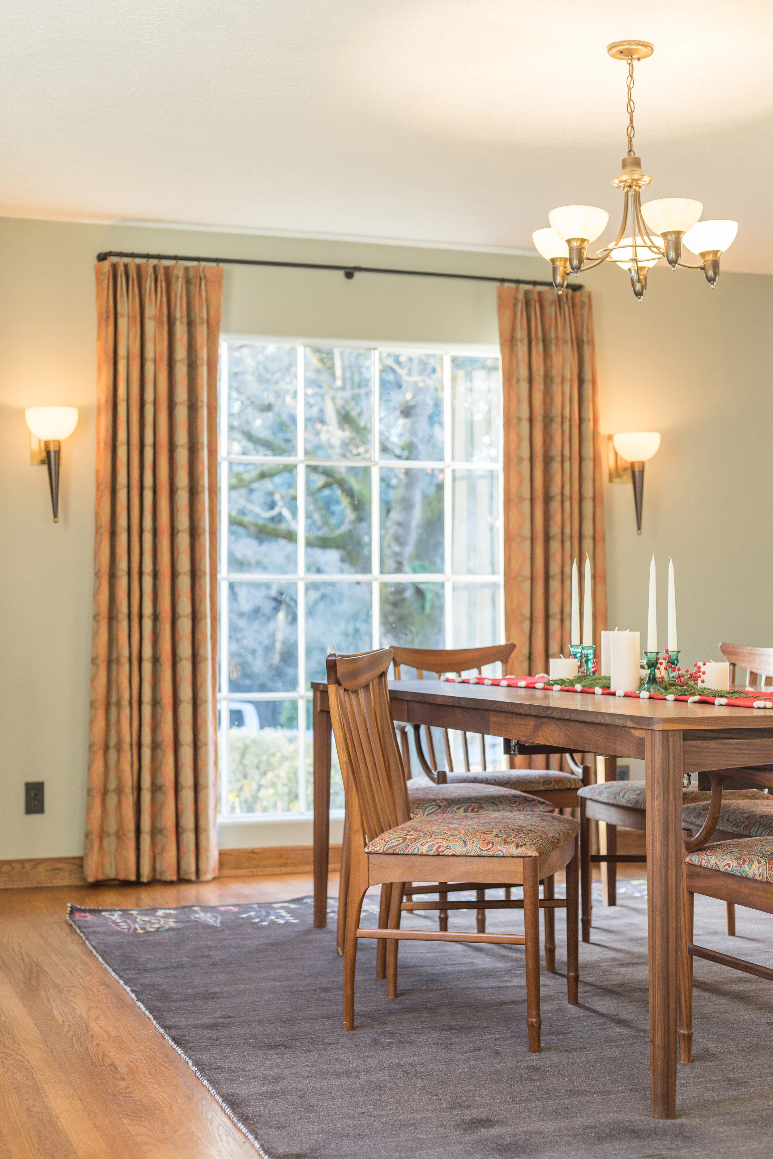 LL dining room 2.jpg