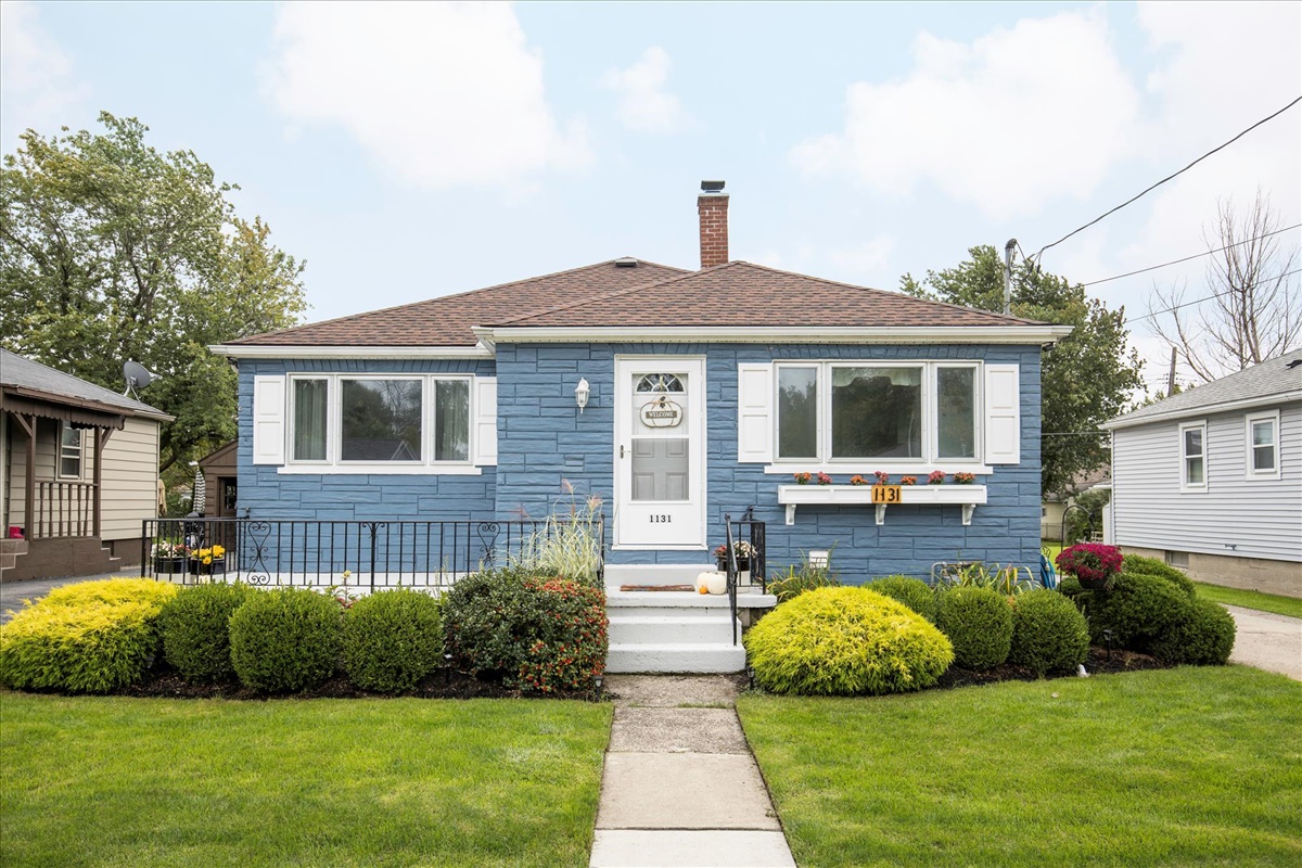 01-Exterior Front.jpg
