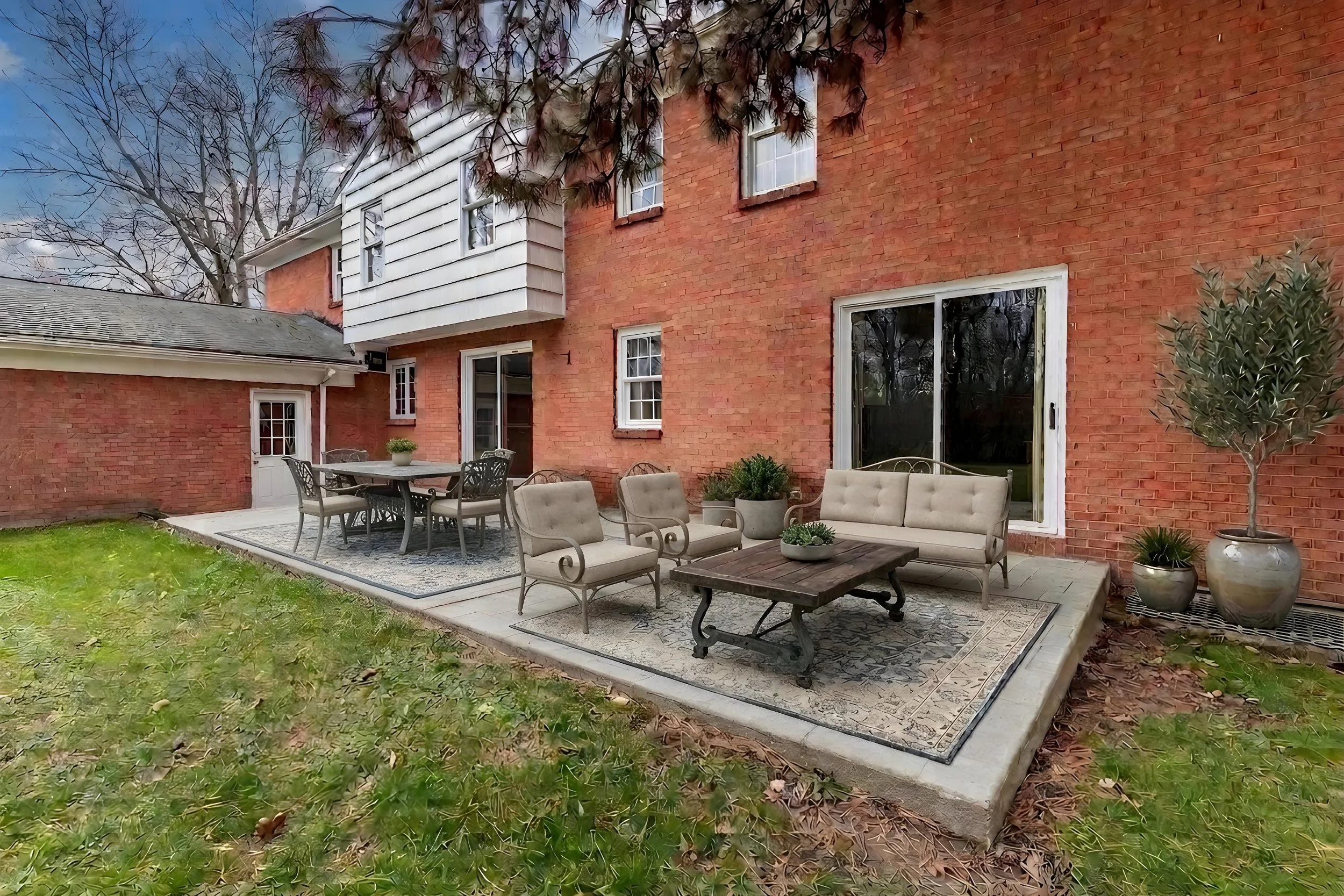 137Nottingham_PatioStaged.jpg