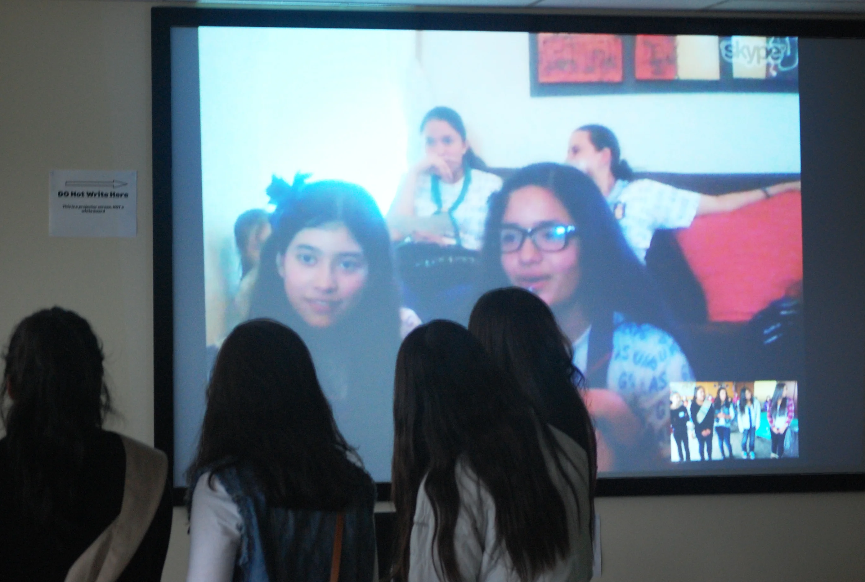 Local Girl Scouts and Guadalajara Guías Scouts meet...virtually