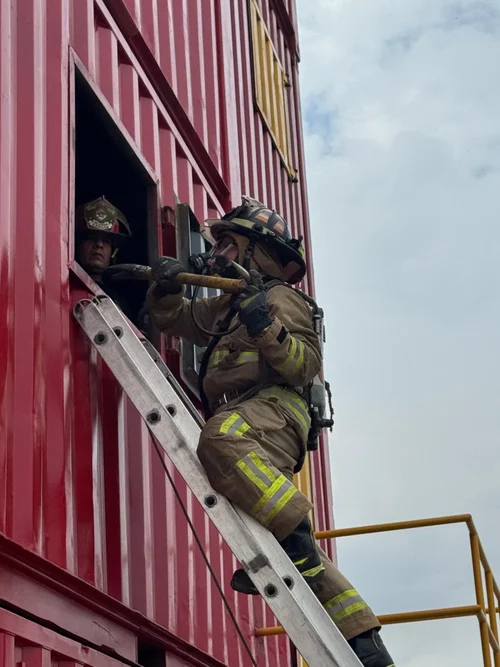 Bomberos training