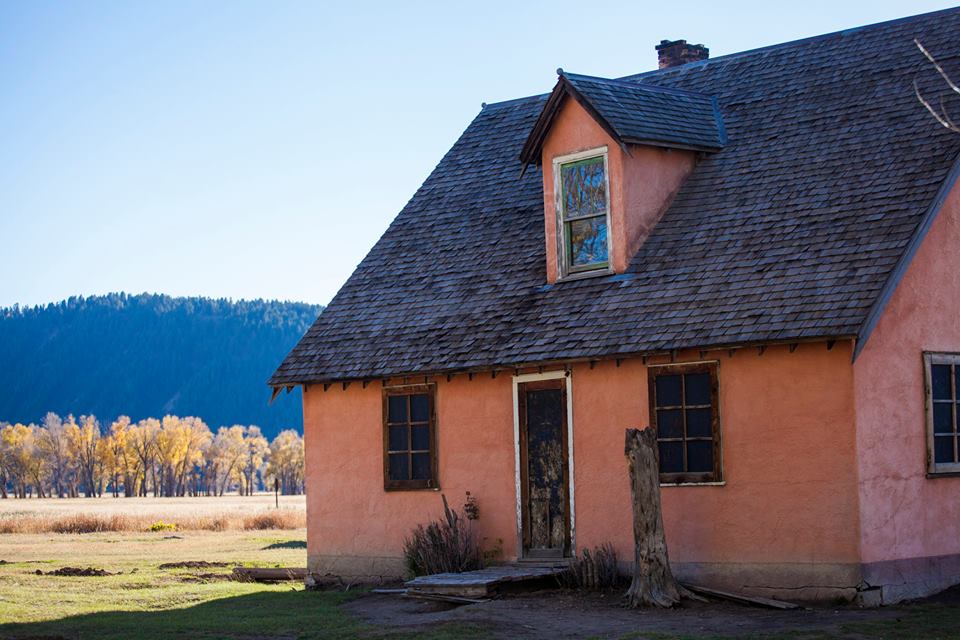 I started reading Agatha Christie's book By the Pricking of my Thumbs on this trip and I instantly imagined this as the house Tuppence describes. 