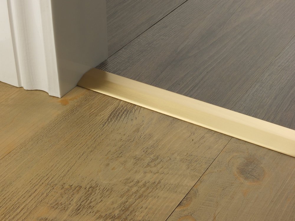 door_bar_satin_brass_two_way_ramp_4mm_lvt_lvt.jpg
