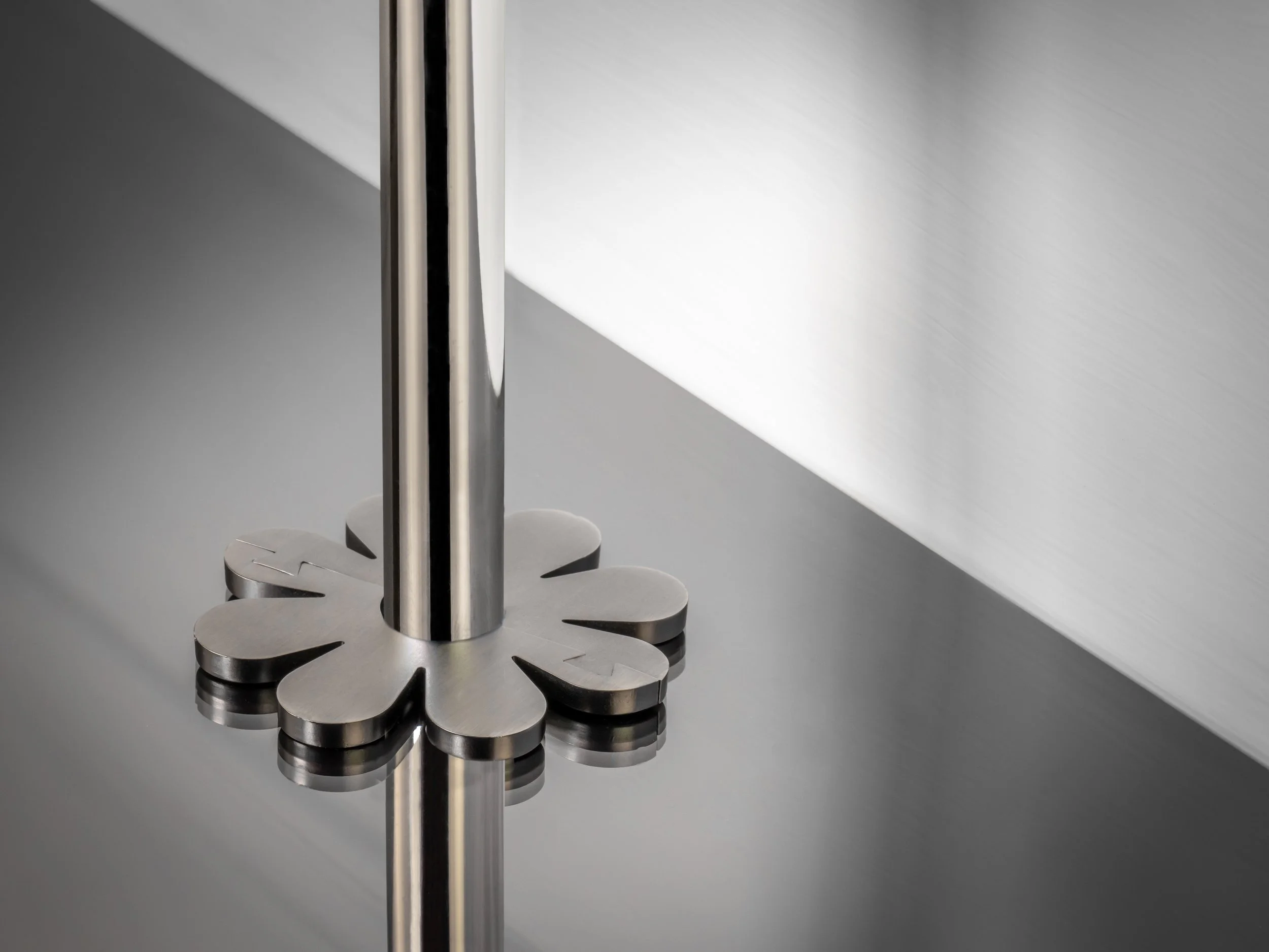 stairrods-uk-pewter-petal-pipe-plate-is.jpg