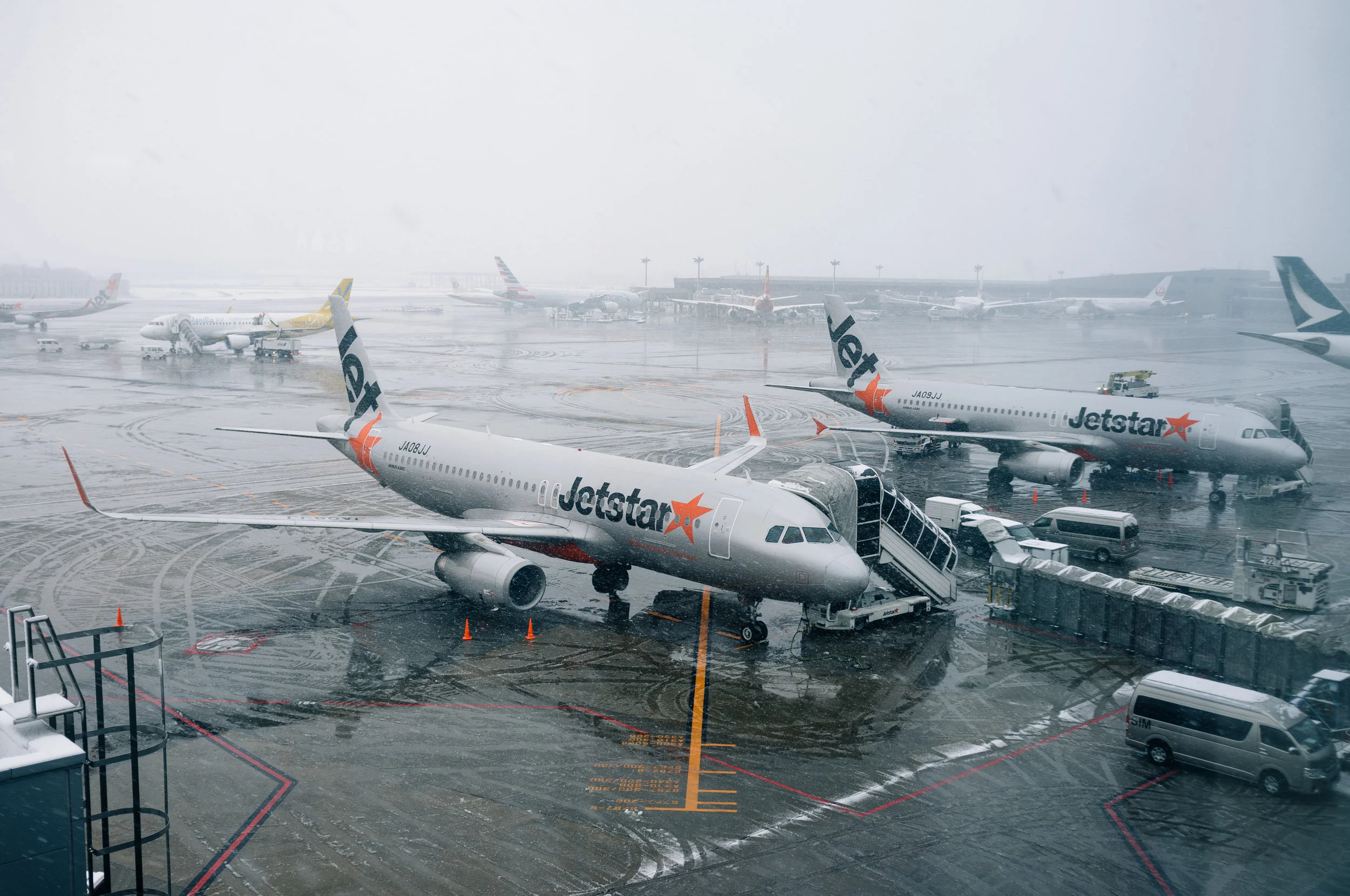 Tokyo Airport Tarmac.jpg
