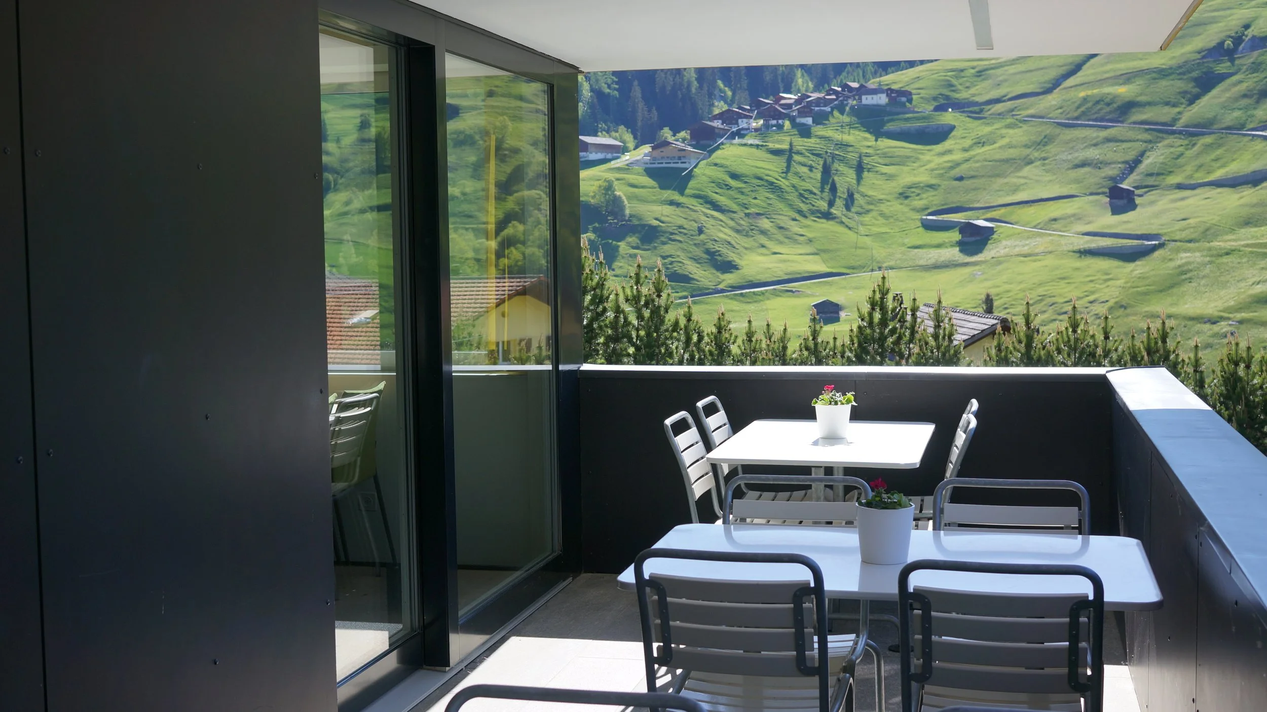 Vallatscha Sommer 2026-Terrasse.JPG