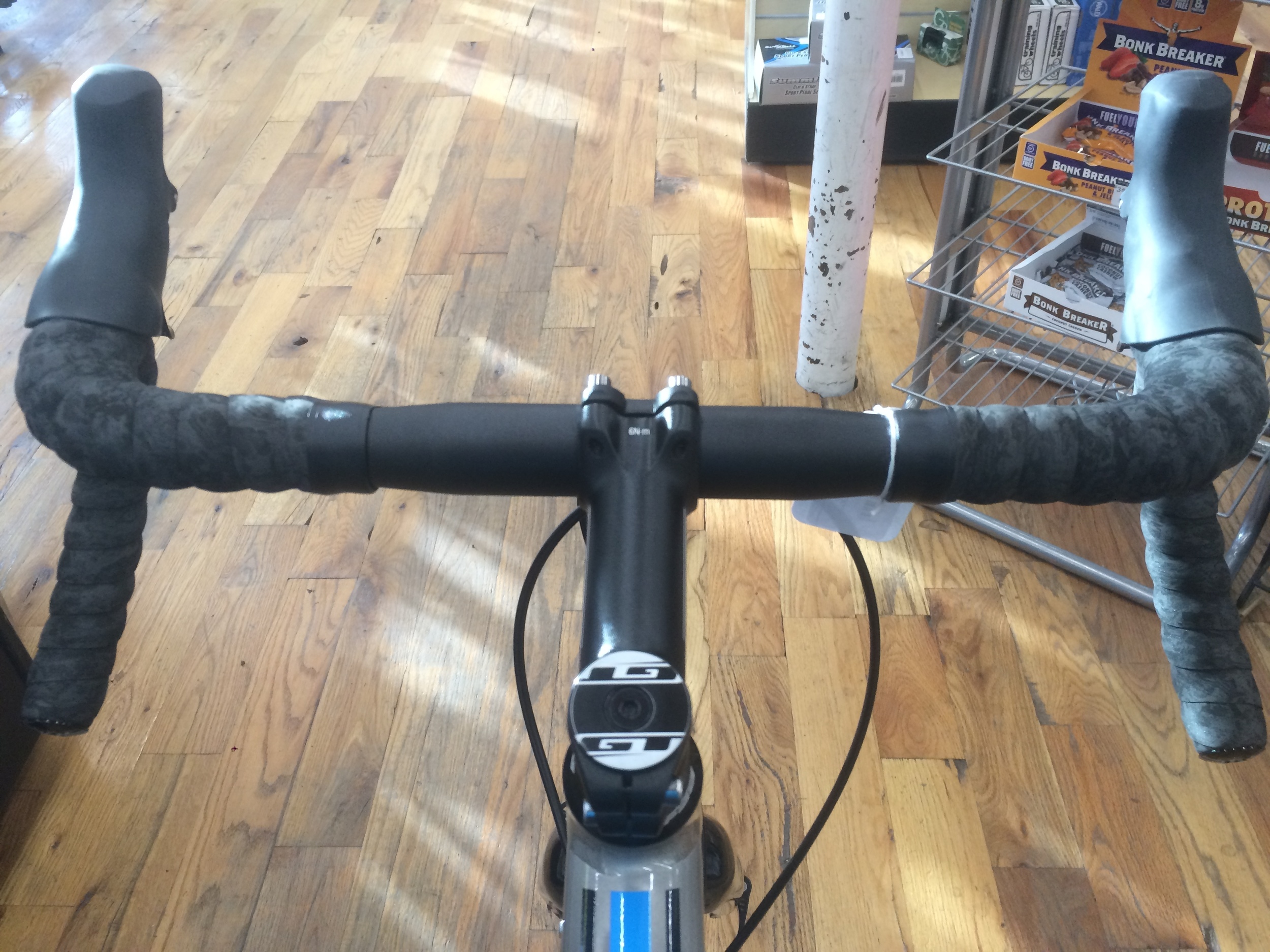 The handlebars on a 53 cm bike flare out from 42 cm at the grips to 49 cm at the drops.
