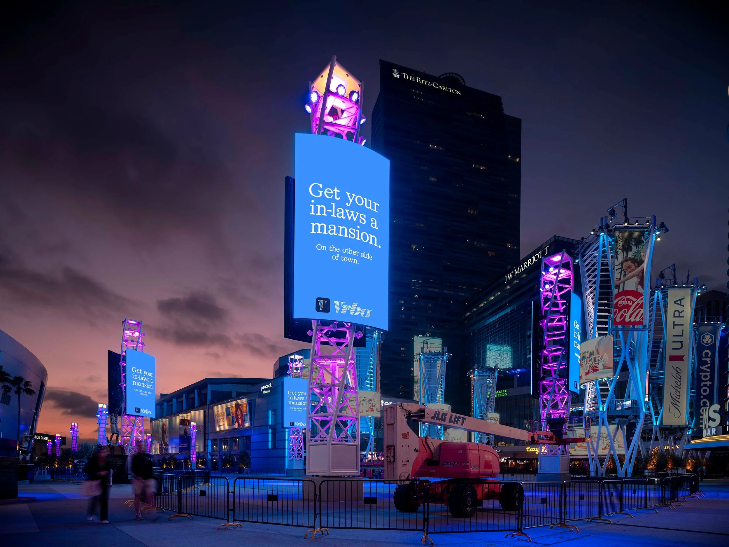 VRBO_OOH_LALIVE_0259 1.jpg
