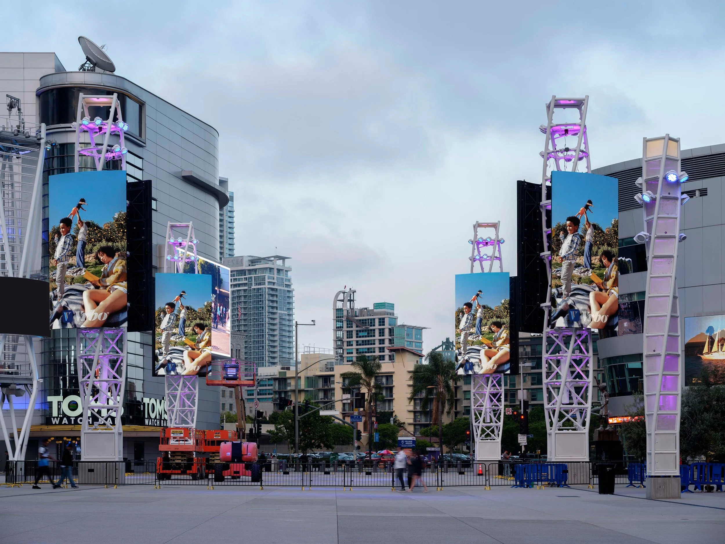 VRBO_OOH_LALIVE_0047 1.jpg