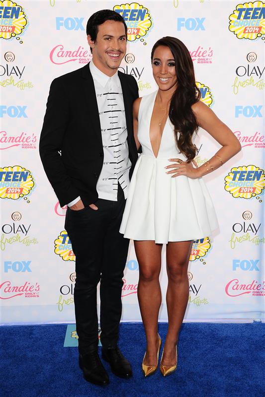 Alex and Sierra at the 2014 Teen Choice Awards Sierra Deaton - Hair: Jeremy Kaikala/Makeup: Crystal Boyce Alex Kinsey - Grooming: Jeremy Kaikala