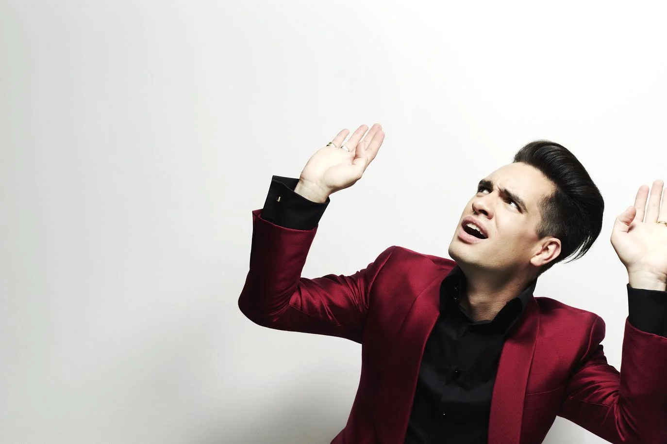 GROOMING: JEREMY KAIKALA. PHOTO: JONATHAN WEINER. DESIGNER: ANTHONY FRANCO
