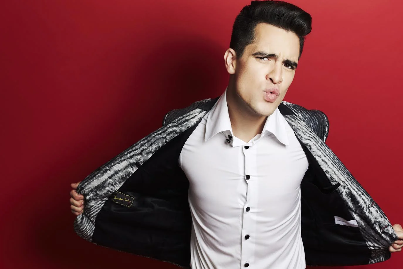 GROOMING: JEREMY KAIKALA. PHOTO: JONATHAN WEINER. DESIGNER: ANTHONY FRANCO
