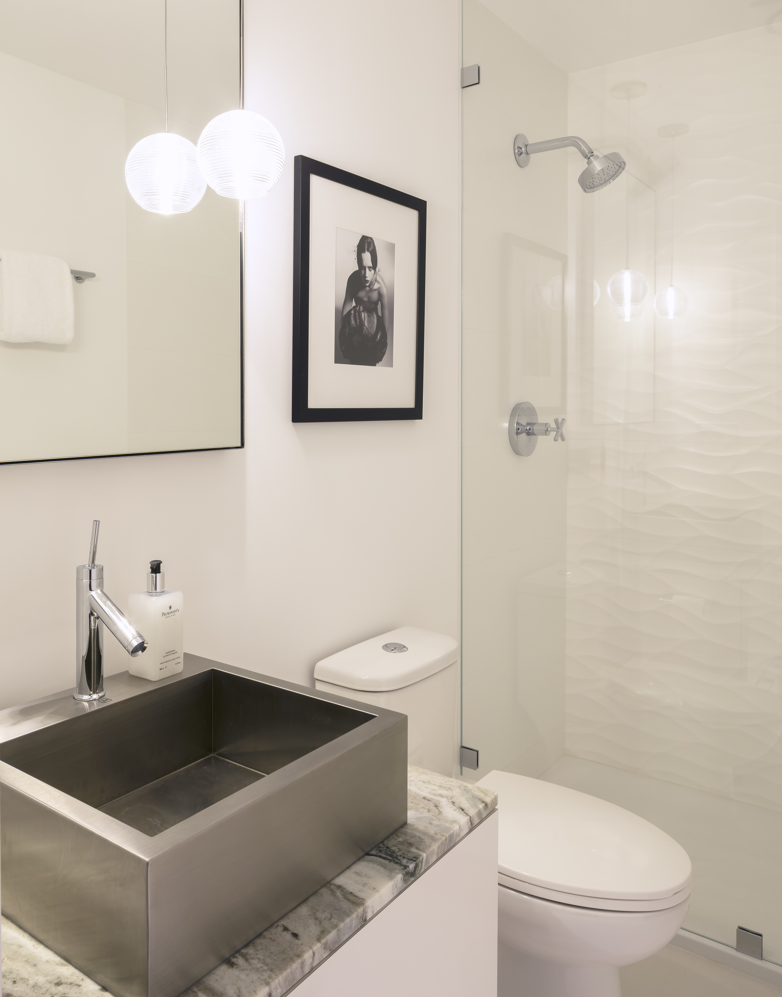 modern_home_interior_bathroom_napa.jpg