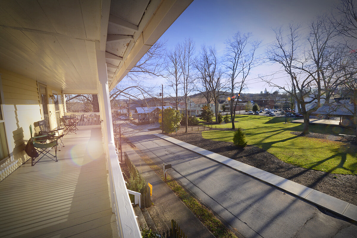  Balcony View of Hancock Park 