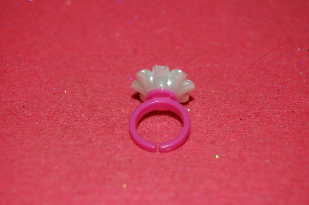 Sugar Coated Creations — Little Miss Daisy Mood Ring--Pink Plastic Ring--Size  4 to a 5--10mm (A4H6)