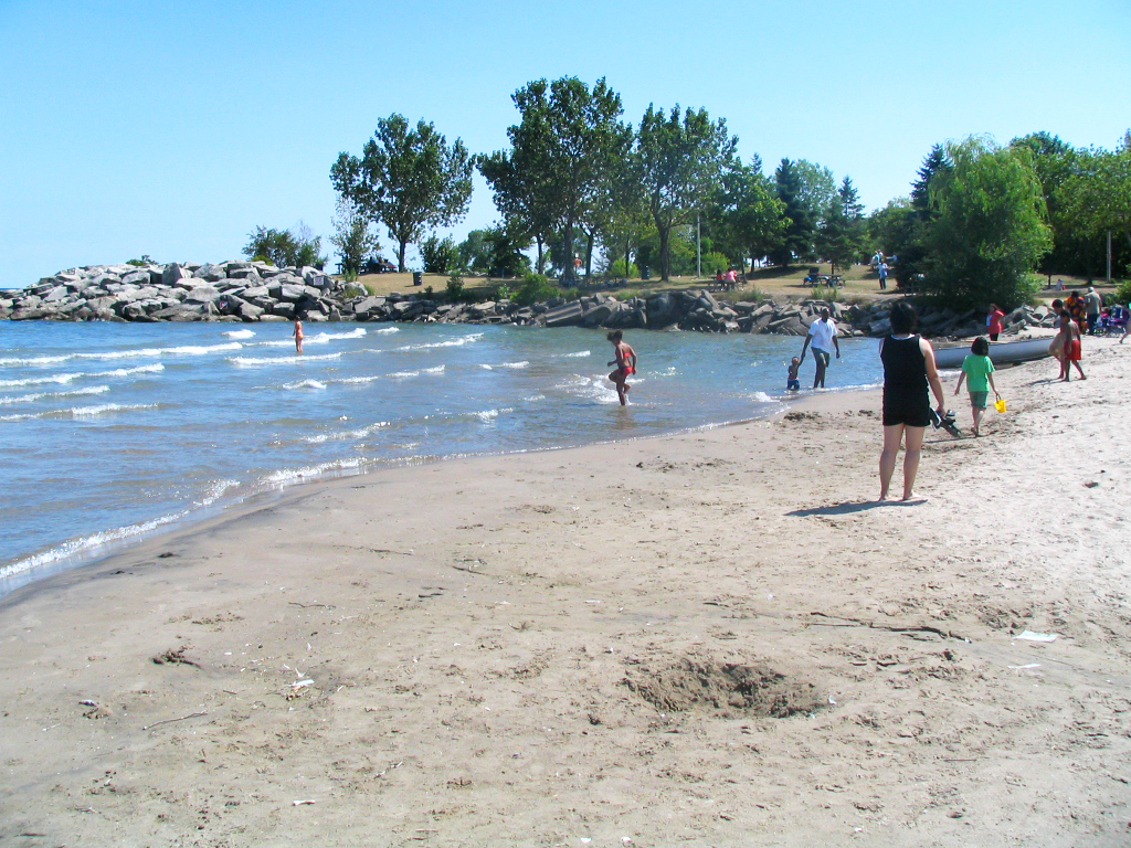 Prior to 2006, Bluffer’s Beach wasn't safe for swimming 93% of the season. Waterkeeper launched an investigation and worked with the City of Toronto, improving the water quality dramatically. Today, Bluffer's Beach is one of the most swimmable beaches in the city.