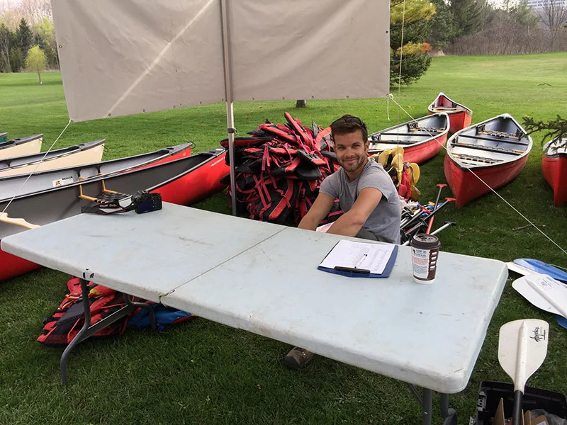 Toronto Adventures' Rosaire at the ready to help participants, including Lake Ontario Waterkeeper, get set up for the 2-hr paddle. (Photo: Lake Ontario Waterkeeper)
