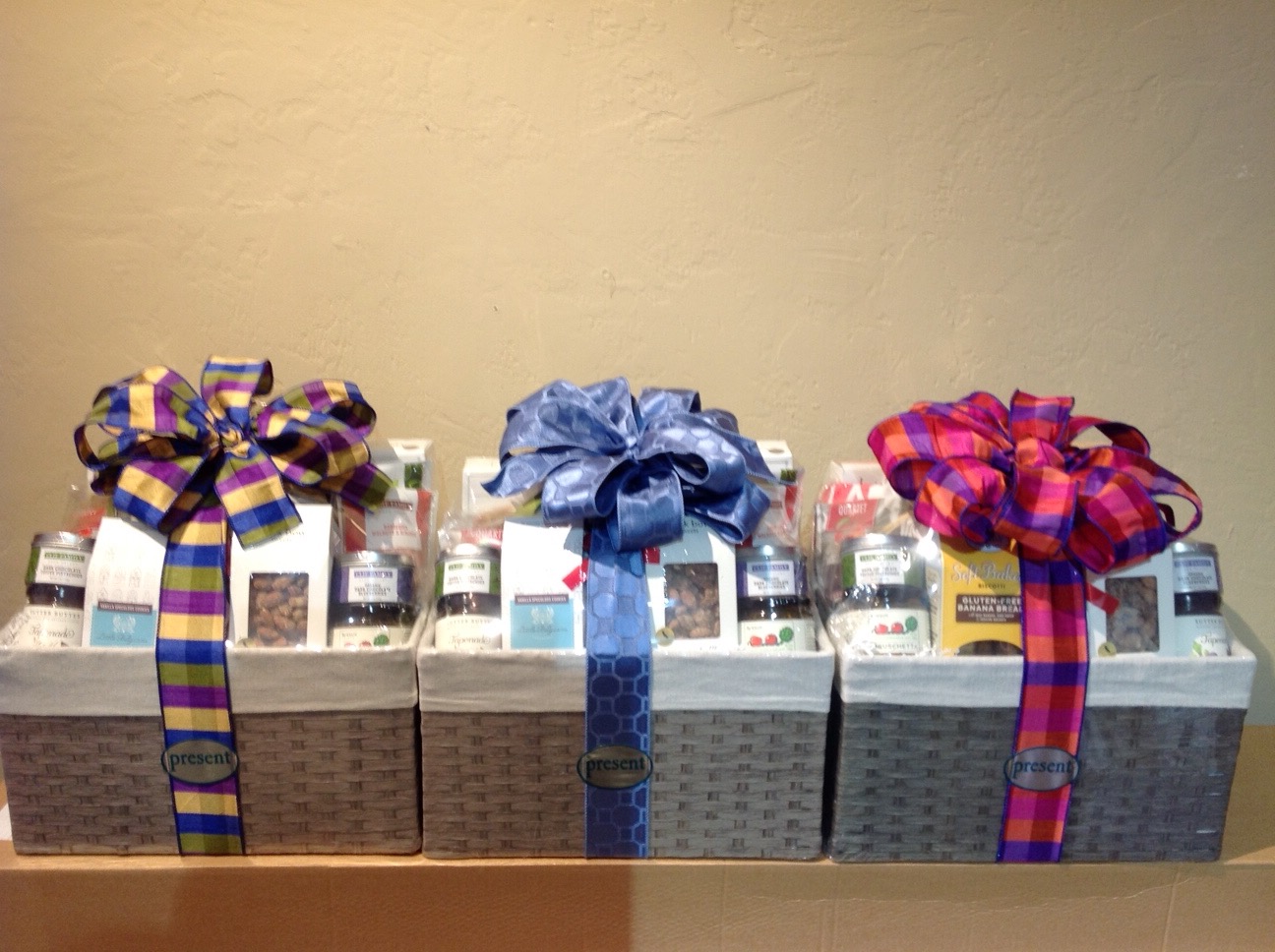 Many Gift Basket & Ribbon Styles