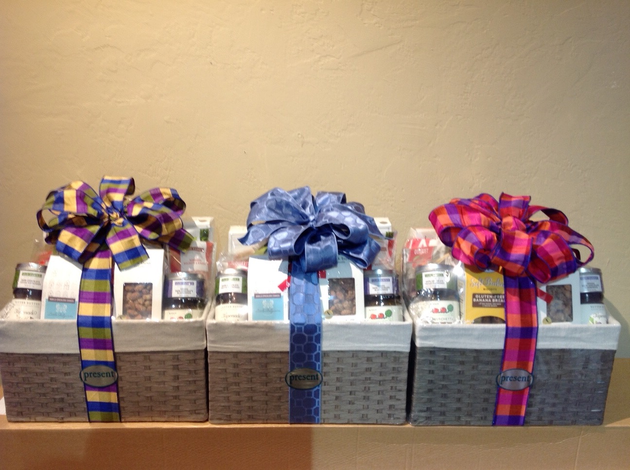 Many Gift Basket &amp; Ribbon Styles