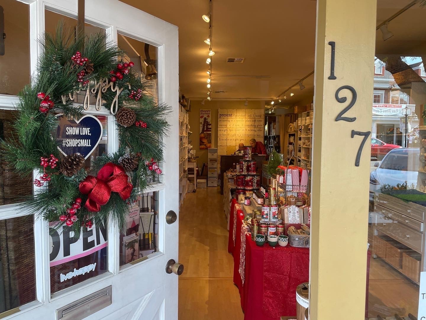 Present Holiday Store Entrance in Downtown Los Altos