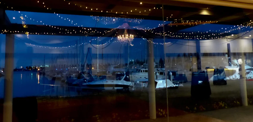 Made a beautiful reflection on those yacht club windows.