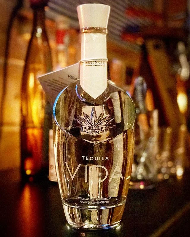 Many thanks @vidatequila !!! Love the new bottle. Excited to get sipping, and mixing!
.
.
Find the recipe at: www.youtube.com/bestdrinkrecipes @eliahmountjoy @willwernick #bestdrinkrecipes #cocktail #bartend #cocktails #mixology #drinks #happyhour #shake #oldfashioned #martini #bourbon #vodka #gin #classic #bartender #bitters #libation #bar #whiskey #martini #martinis #craft #craftcocktail