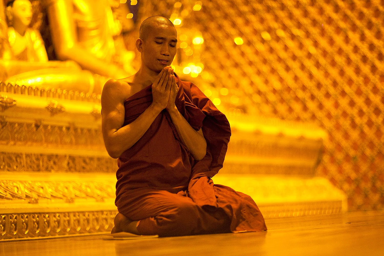 MONK, SHWEDAGON PAGODA, MYANMAR