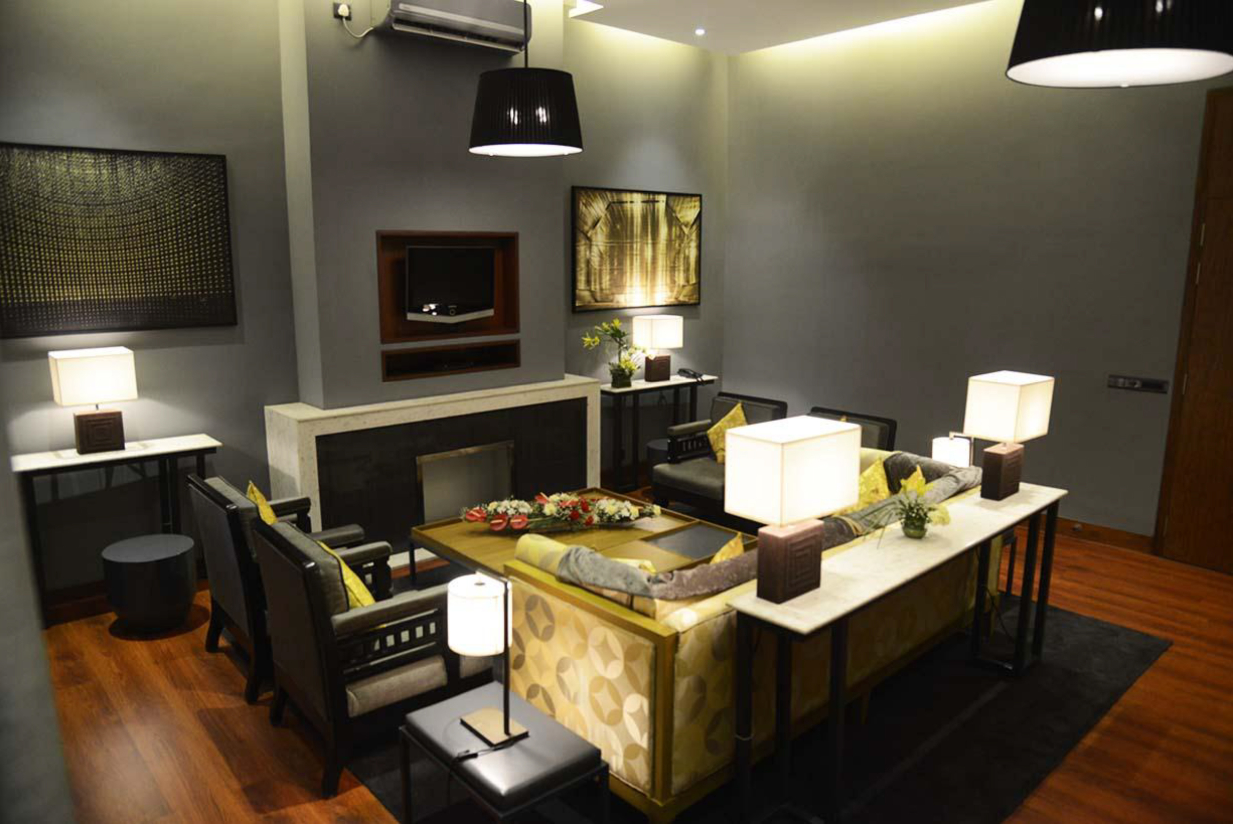 LIVING ROOM.jpg