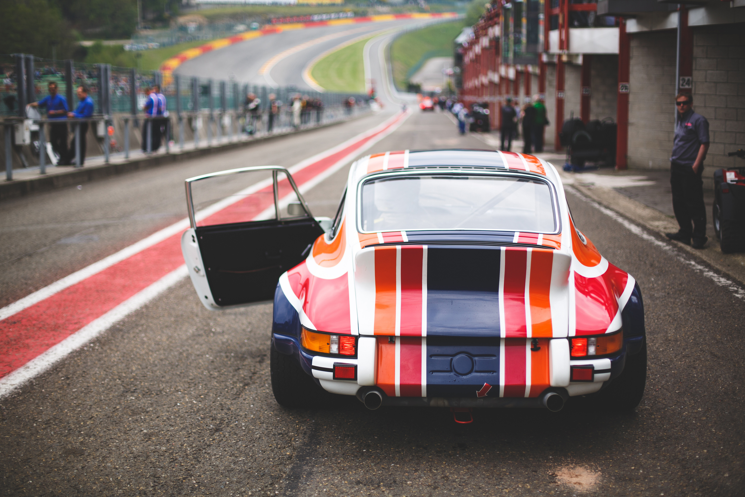 Porsche+EAU+Rouge+300dpi_V2.jpg