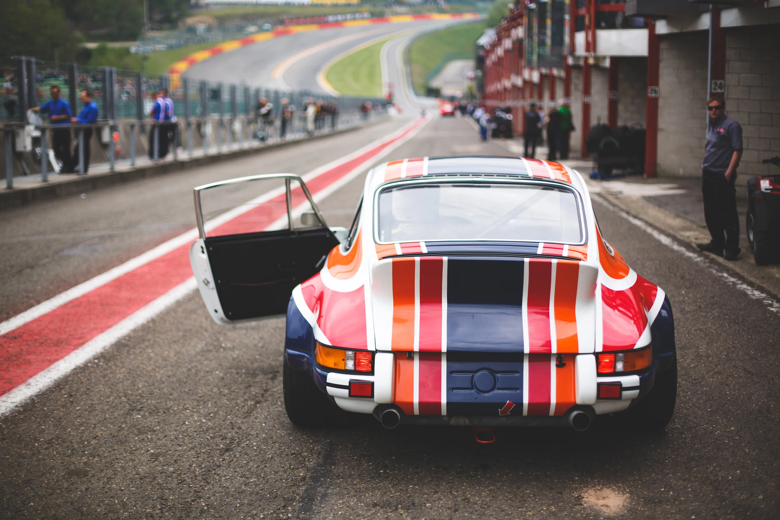 Porsche+EAU+Rouge+300dpi_V2.jpg