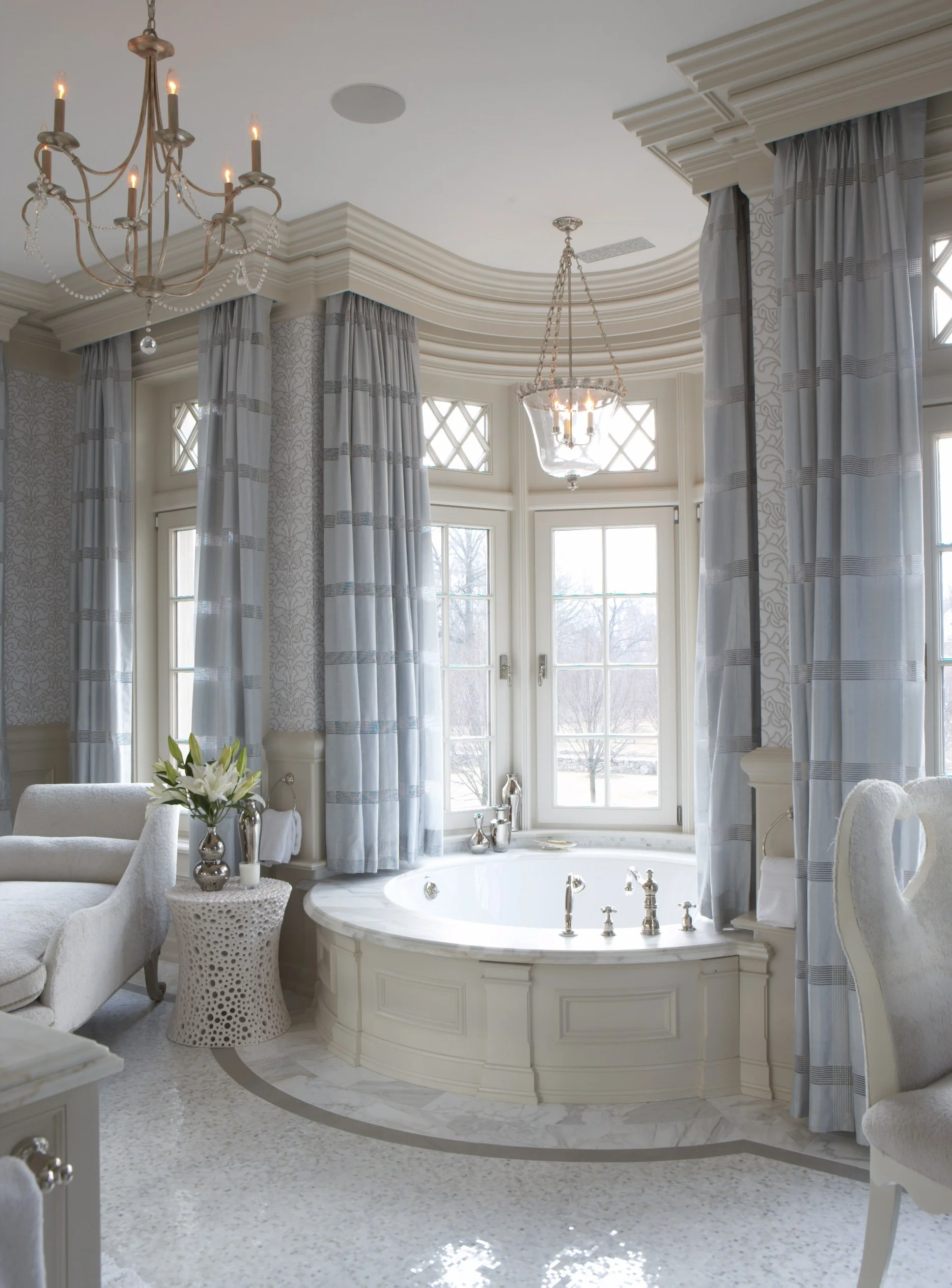 Rinfret installed motorized sheers around the bath for privacy and to add an ethereal romance to the space. Photo by Michael Partenio.