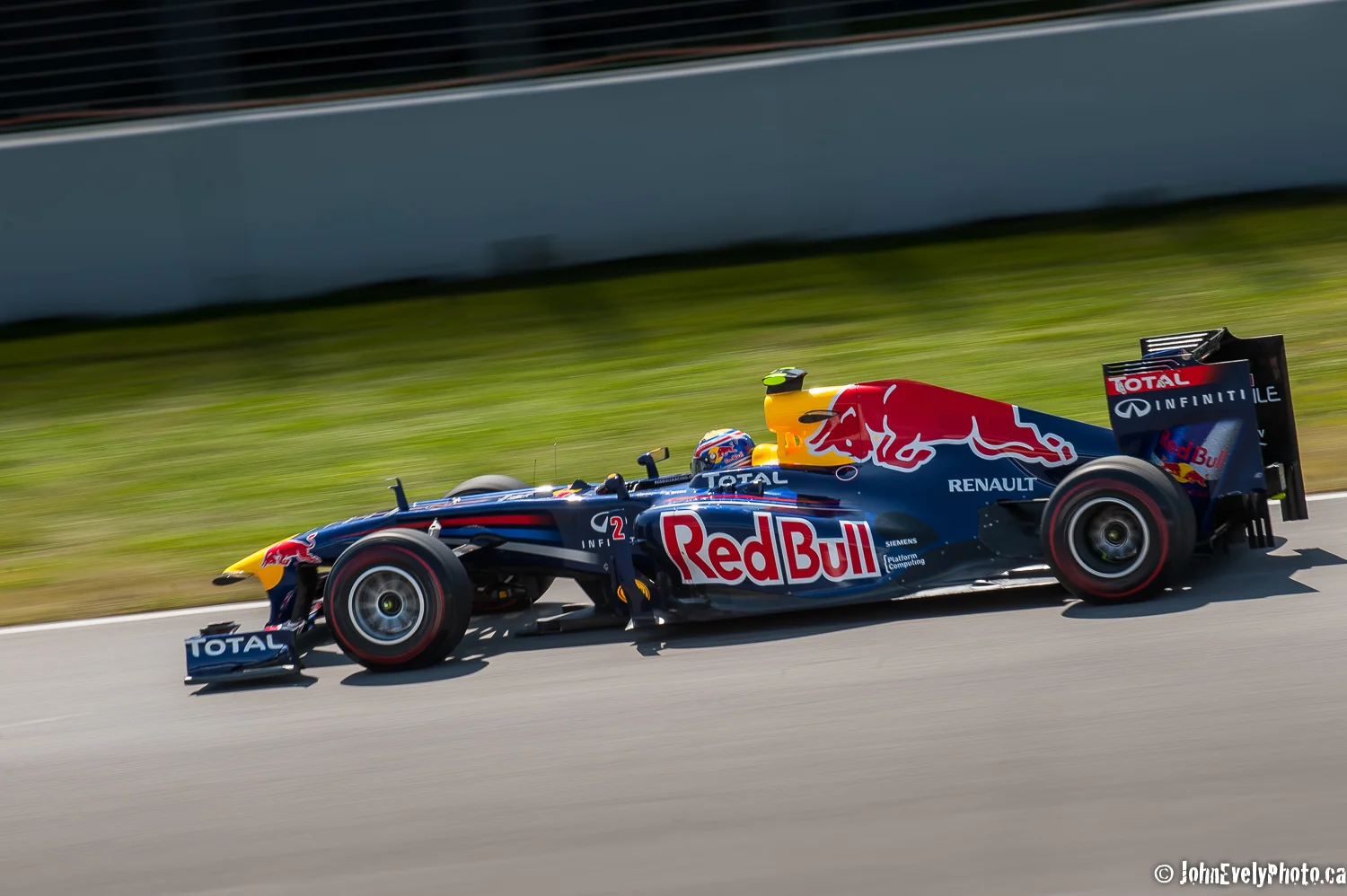 Mark Webber starts braking into turn one.