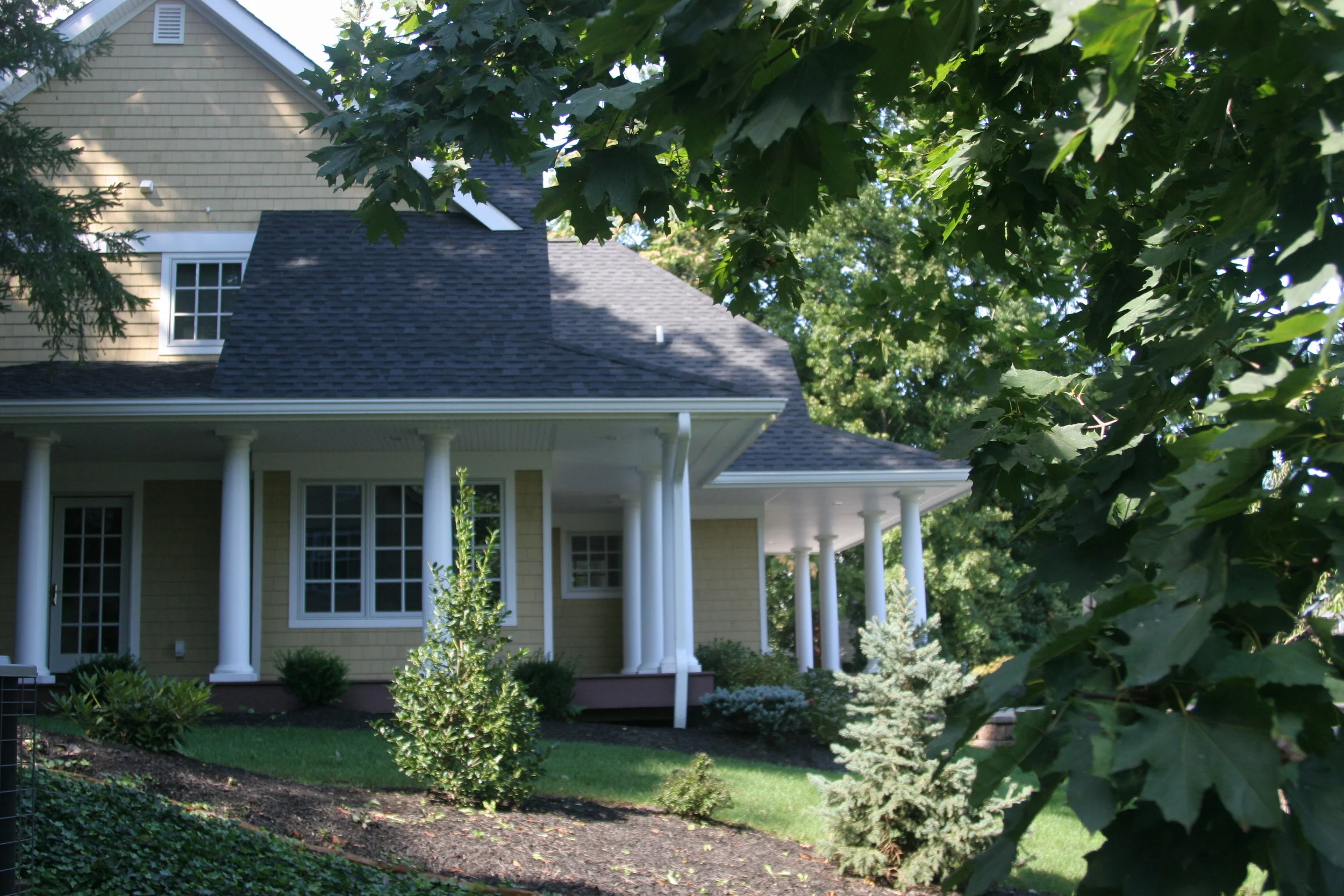   Nottingham Way | &nbsp;This home is the unification of the components of a pre-existing pre-fabricated house, with new traditionally constructed components sympathetic to the original system.&nbsp; The site’s severe grade allows for ample opportuni