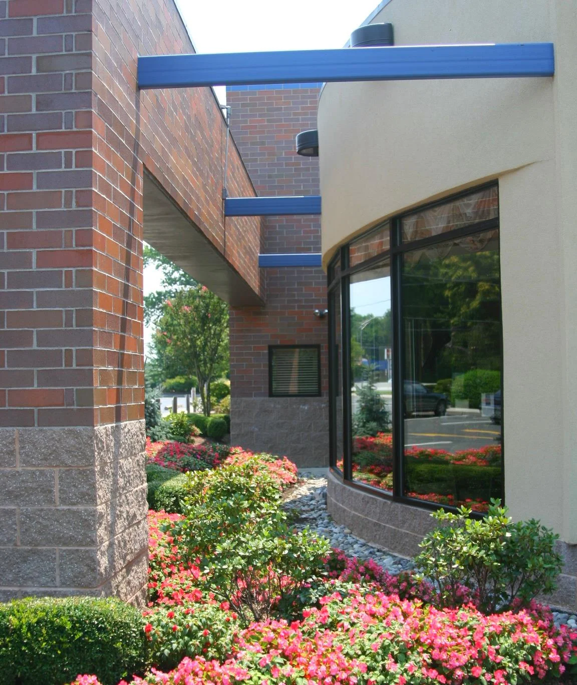   Comfort Inn | &nbsp;A badly dated ‘50s era motel was in need of a new life for the 21st Century.&nbsp; This project added much needed meeting room capacity, breakfast room, and a “face-lift” transformation to assist this facility in its modernizati