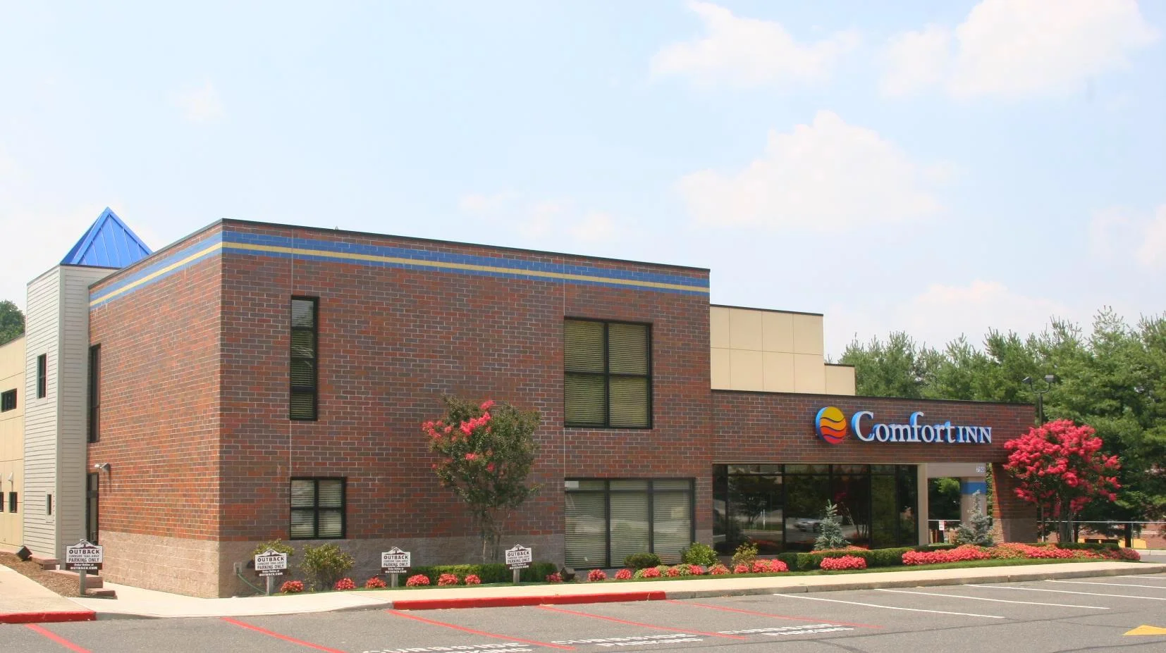   Comfort Inn | &nbsp;A badly dated ‘50s era motel was in need of a new life for the 21st Century.&nbsp; This project added much needed meeting room capacity, breakfast room, and a “face-lift” transformation to assist this facility in its modernizati