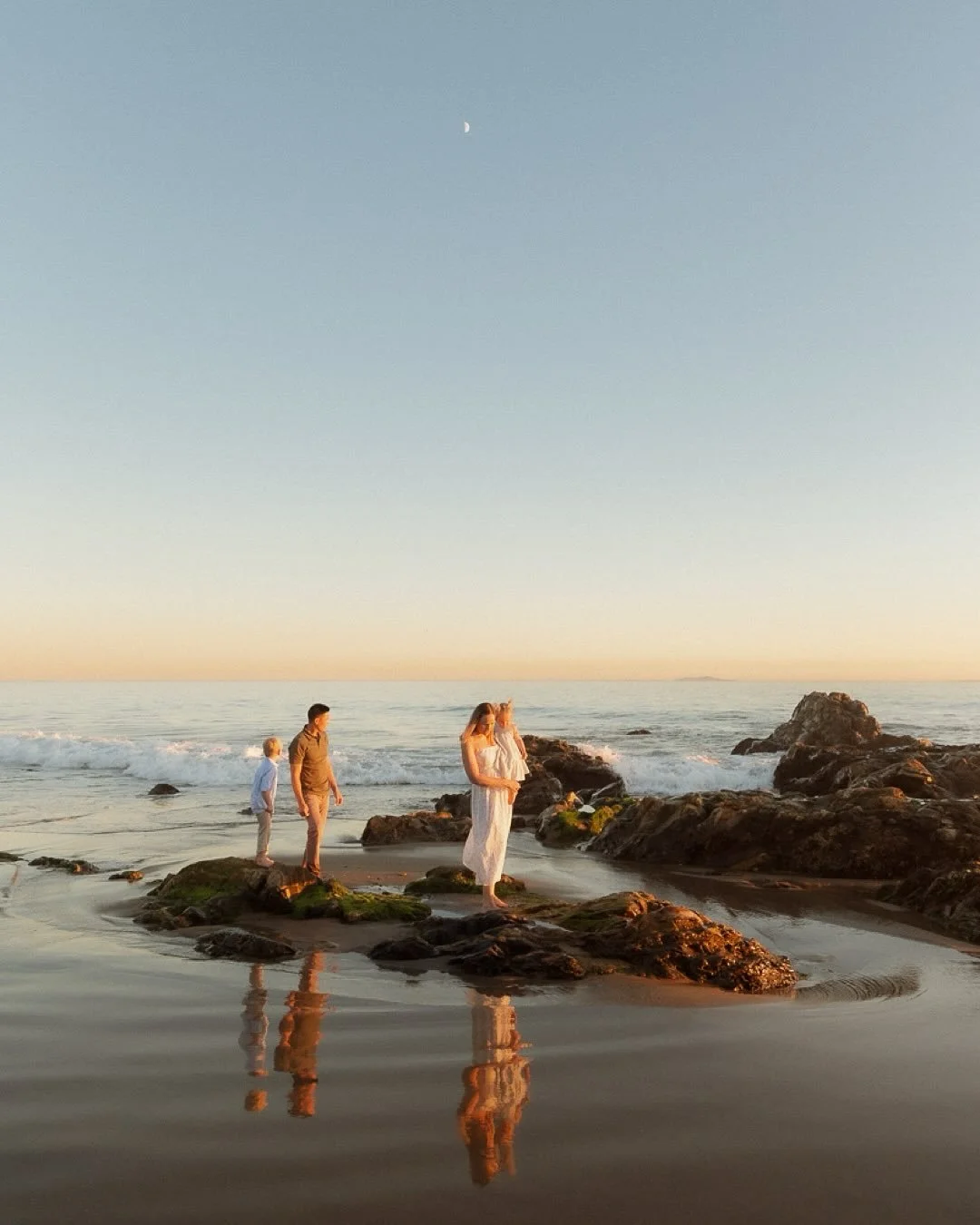 A beautiful, summery late October night with some of my faves.

#philchesterpresets 
#theheartfulphotogs