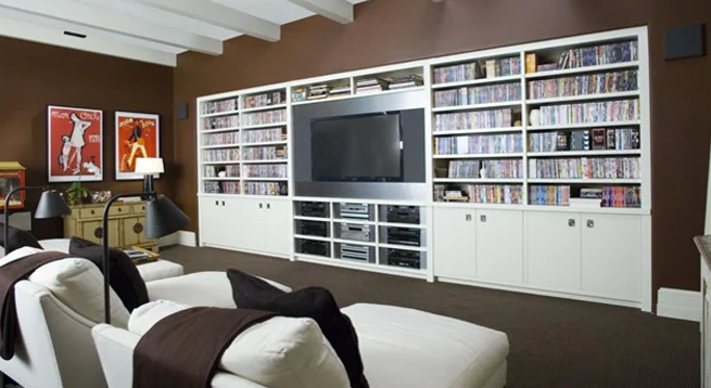 PHOTO CREDITS: All of the above photos of the interiors of Amanda’s house are production photos featured on outnow.ch .