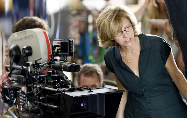PHOTO CREDIT: Above photo of Nancy Meyers hard at work on The Holiday is from outnow.ch .