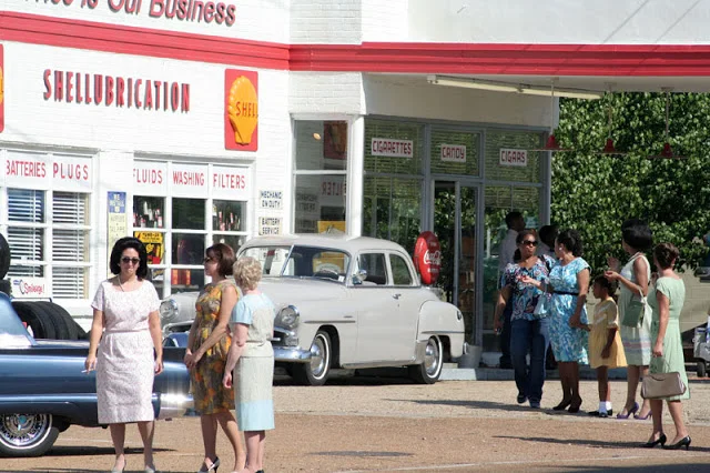 Photo of the Butterfly Yoga transformed into a Shell Gas Station for the movie is from&nbsp;here.