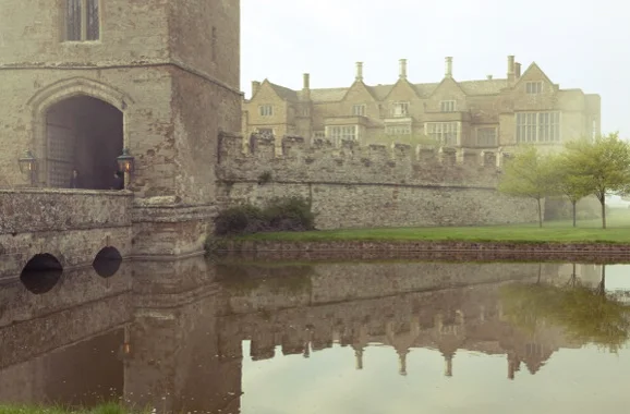 Broughton Castle photos are from here.