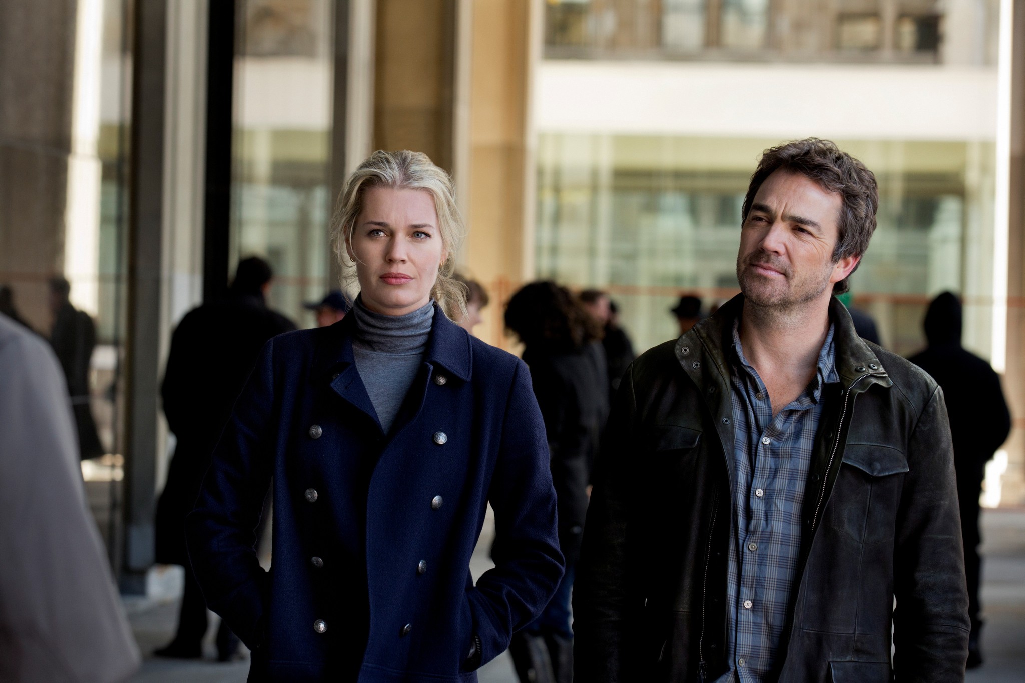 Rebecca Romijn and John Tenney in King and Maxwell , a TNT series broadcasted briefly for ten episodes in 2013.